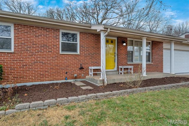 5439 Valleyside Lane, St Louis, MO 63128