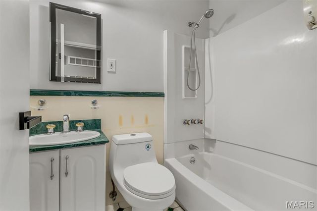 5439 Valleyside Lane, St Louis, MO 63128