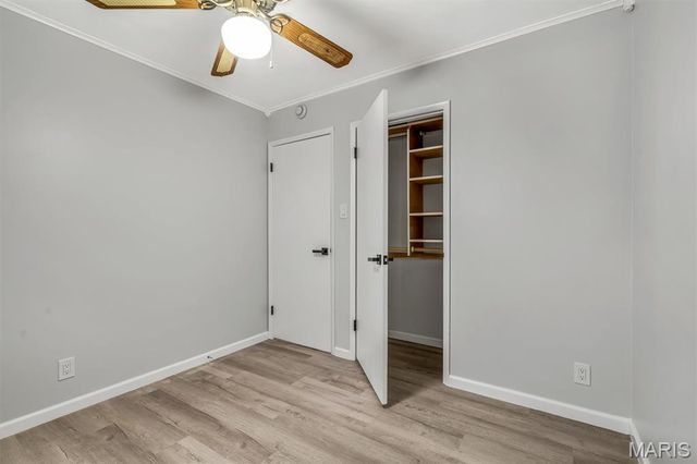 5439 Valleyside Lane, St Louis, MO 63128