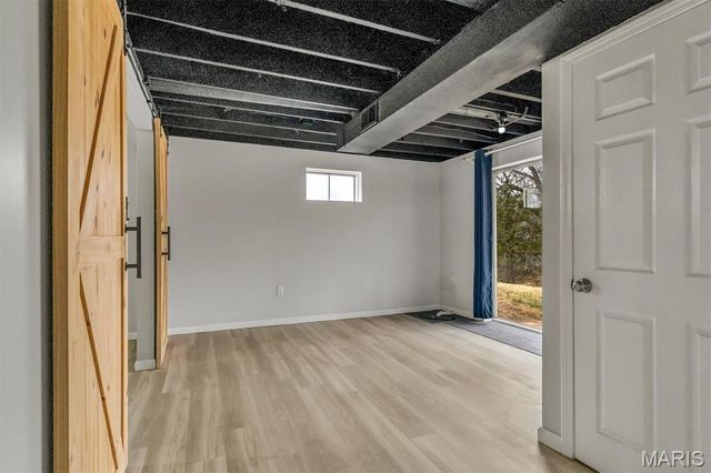 5439 Valleyside Lane, St Louis, MO 63128