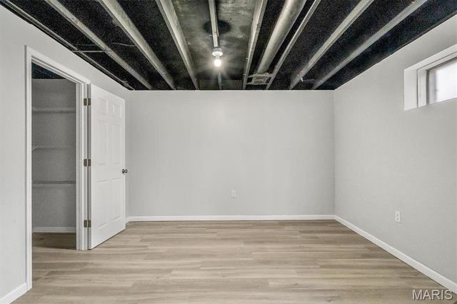 5439 Valleyside Lane, St Louis, MO 63128