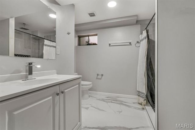 5439 Valleyside Lane, St Louis, MO 63128