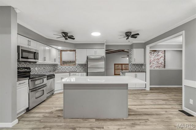 5439 Valleyside Lane, St Louis, MO 63128