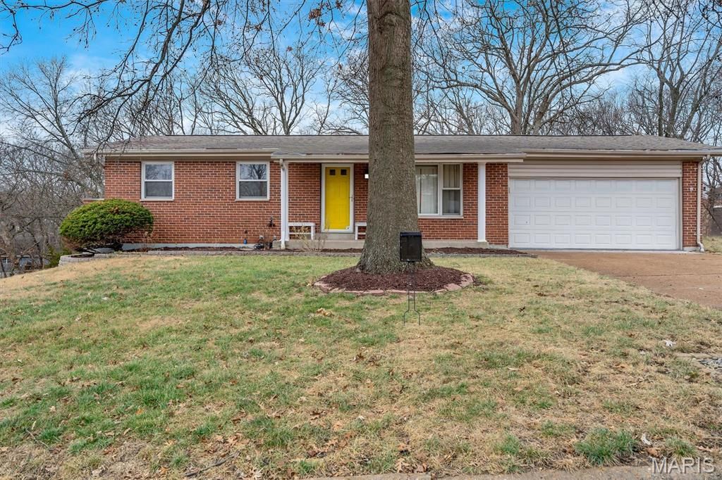5439 Valleyside Lane, St Louis, MO 63128