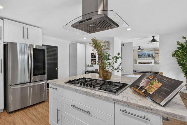 1185 Weber Way, Sacramento, CA 95822