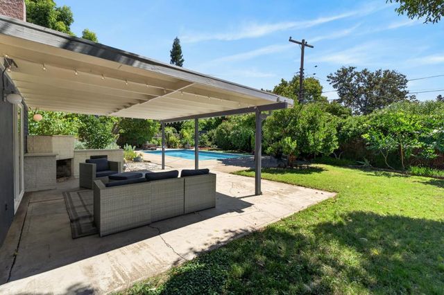 1185 Weber Way, Sacramento, CA 95822