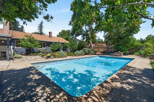 1185 Weber Way, Sacramento, CA 95822