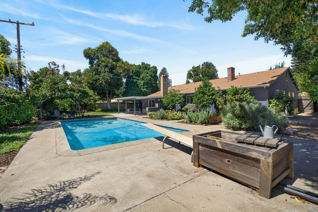 1185 Weber Way, Sacramento, CA 95822