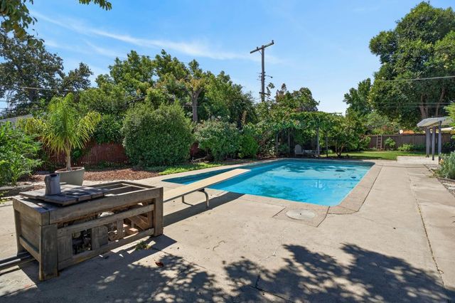 1185 Weber Way, Sacramento, CA 95822