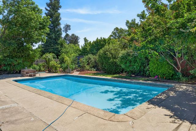 1185 Weber Way, Sacramento, CA 95822