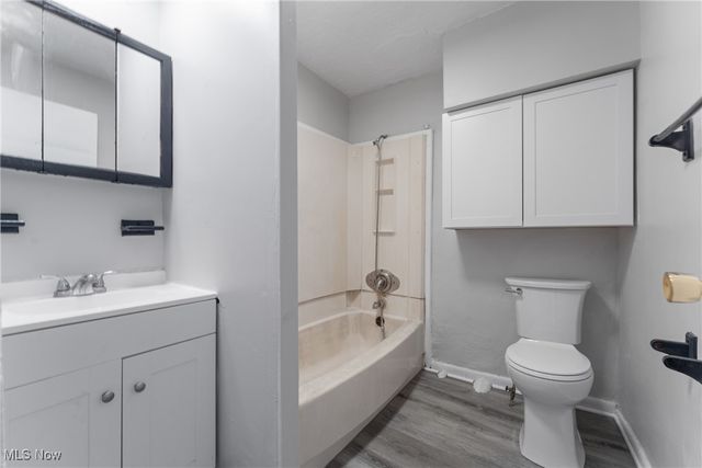 223 Maple Avenue E, Hartville, OH 44632