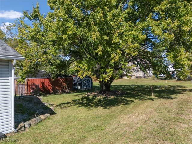 223 Maple Avenue E, Hartville, OH 44632
