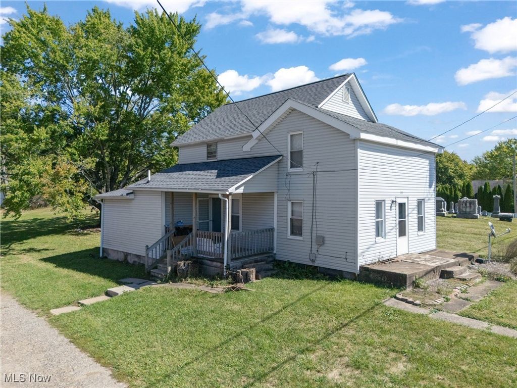 223 Maple Avenue E, Hartville, OH 44632