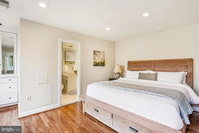 9939 BENTCROSS DR, Potomac, MD 20854