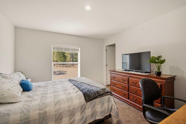 12411 Larchwood Drive, La Pine, OR 97739