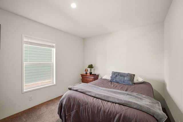 12411 Larchwood Drive, La Pine, OR 97739