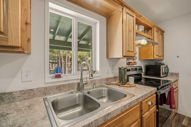 12411 Larchwood Drive, La Pine, OR 97739