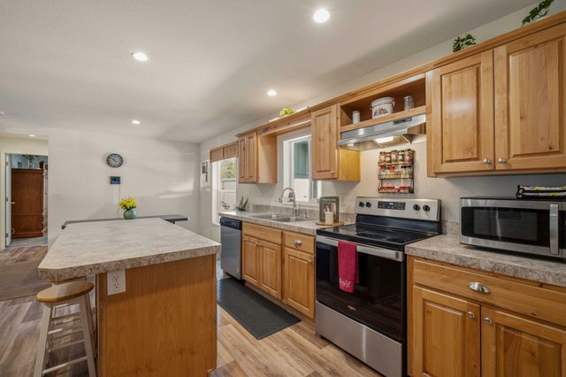 12411 Larchwood Drive, La Pine, OR 97739