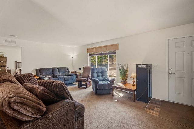 12411 Larchwood Drive, La Pine, OR 97739