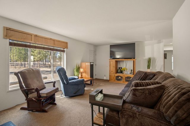 12411 Larchwood Drive, La Pine, OR 97739