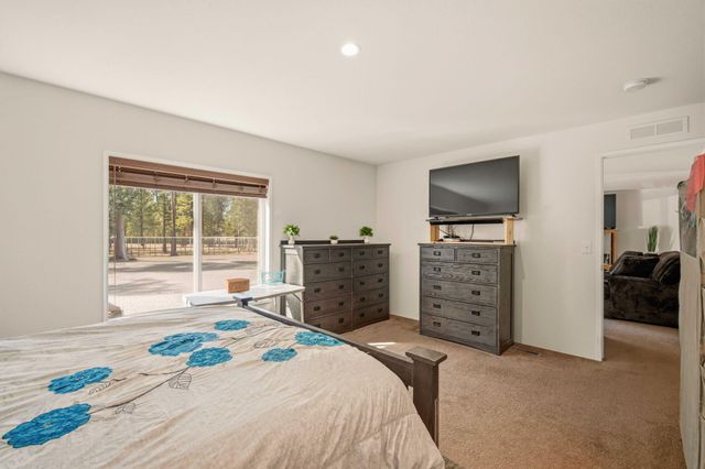 12411 Larchwood Drive, La Pine, OR 97739