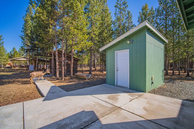 12411 Larchwood Drive, La Pine, OR 97739