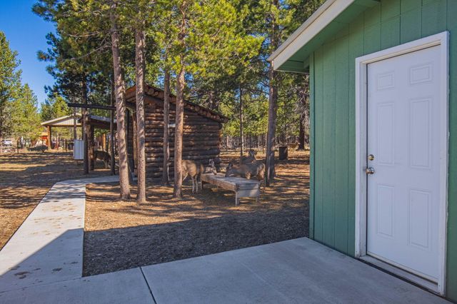 12411 Larchwood Drive, La Pine, OR 97739