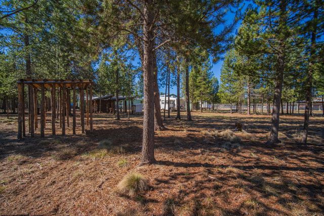 12411 Larchwood Drive, La Pine, OR 97739