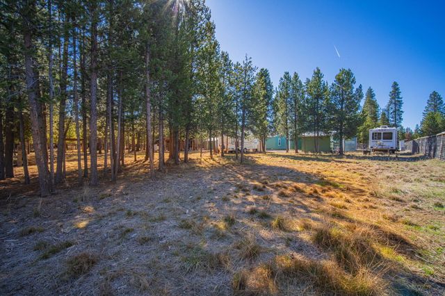 12411 Larchwood Drive, La Pine, OR 97739