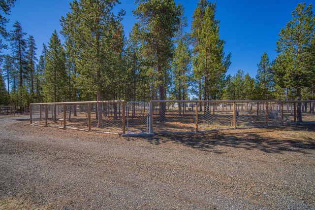 12411 Larchwood Drive, La Pine, OR 97739