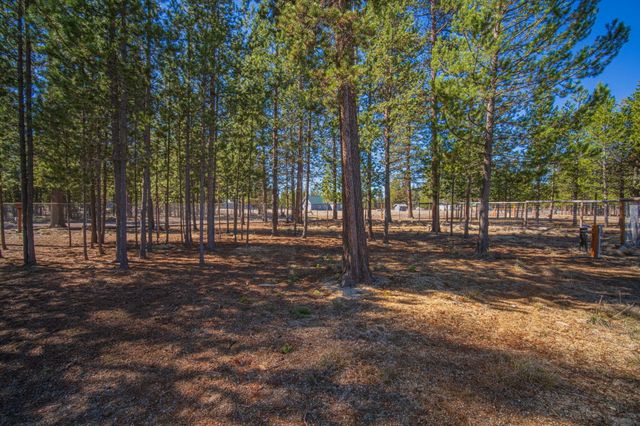 12411 Larchwood Drive, La Pine, OR 97739
