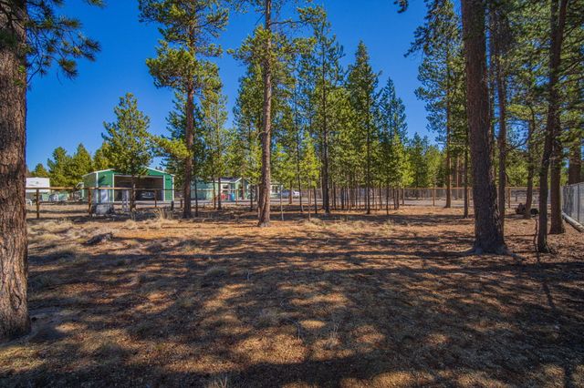 12411 Larchwood Drive, La Pine, OR 97739