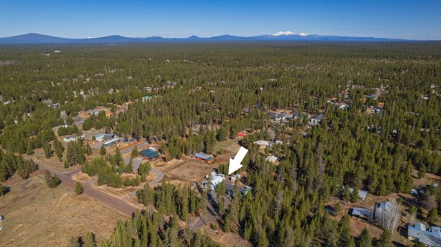 12411 Larchwood Drive, La Pine, OR 97739