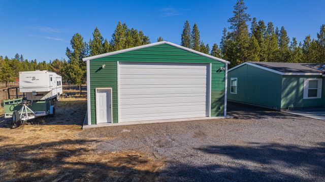 12411 Larchwood Drive, La Pine, OR 97739