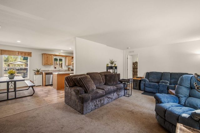 12411 Larchwood Drive, La Pine, OR 97739