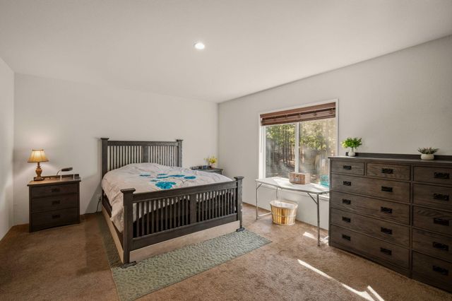 12411 Larchwood Drive, La Pine, OR 97739