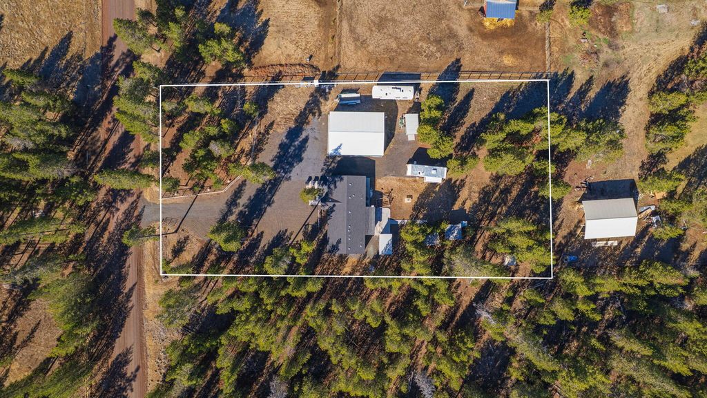 12411 Larchwood Drive, La Pine, OR 97739