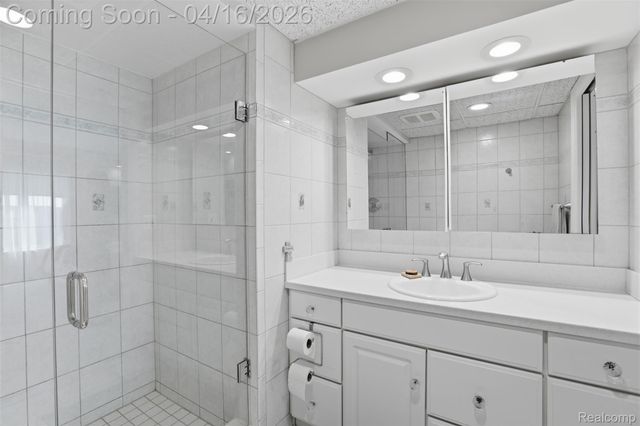 3301 Biddle Avenue 4C, Wyandotte, MI 48192