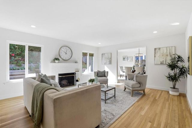 2125 Harkins Avenue, Menlo Park, CA 94025