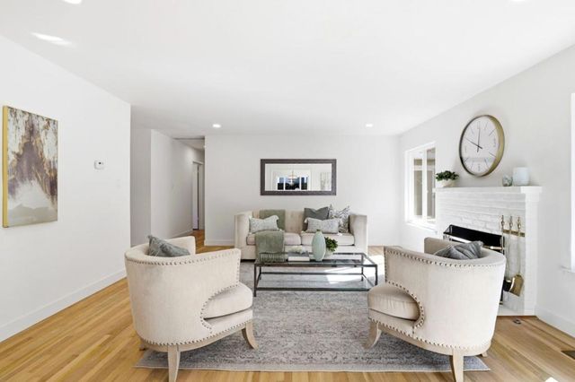 2125 Harkins Avenue, Menlo Park, CA 94025