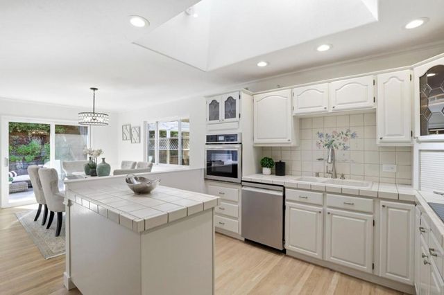 2125 Harkins Avenue, Menlo Park, CA 94025