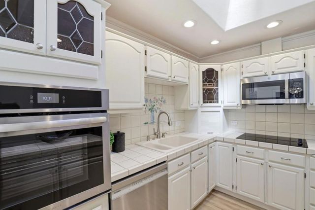 2125 Harkins Avenue, Menlo Park, CA 94025