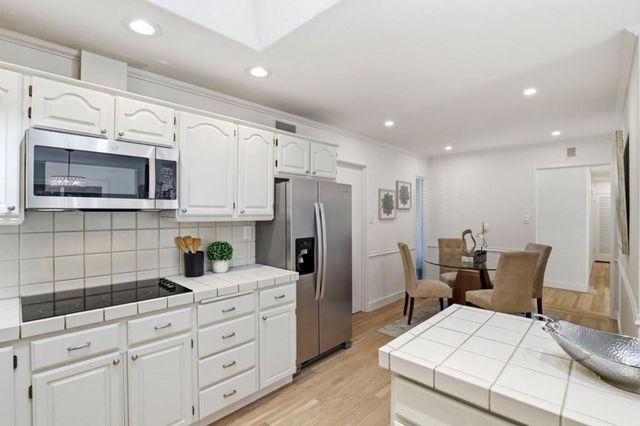 2125 Harkins Avenue, Menlo Park, CA 94025