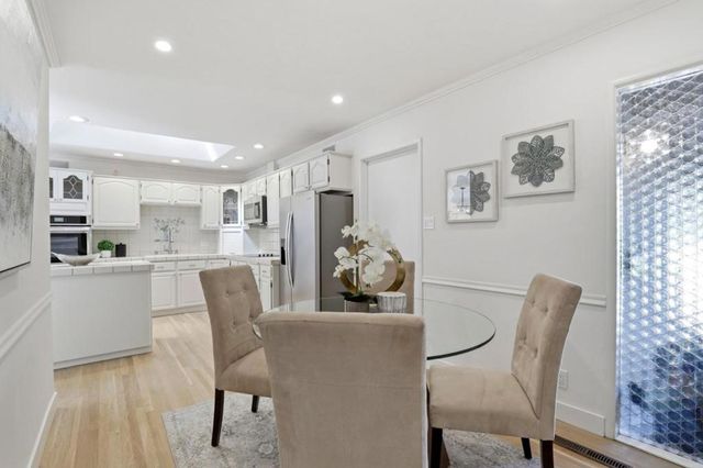 2125 Harkins Avenue, Menlo Park, CA 94025