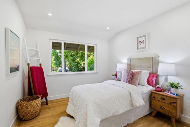 2125 Harkins Avenue, Menlo Park, CA 94025