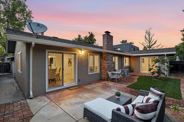 2125 Harkins Avenue, Menlo Park, CA 94025