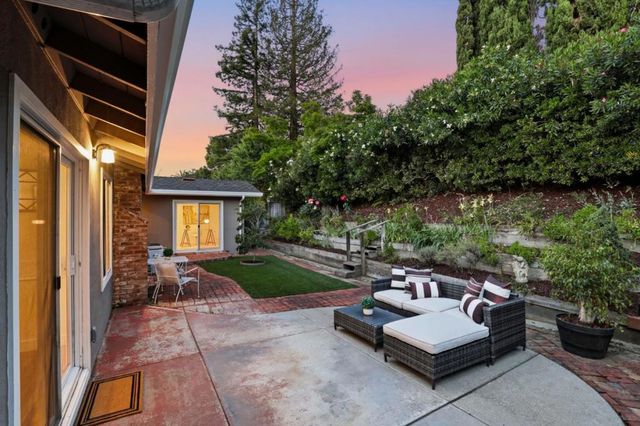 2125 Harkins Avenue, Menlo Park, CA 94025