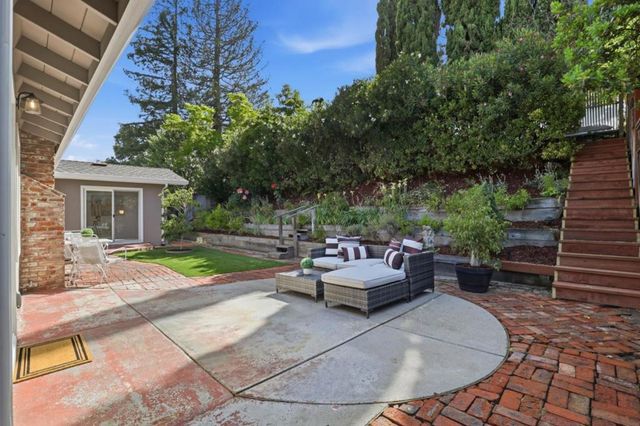 2125 Harkins Avenue, Menlo Park, CA 94025