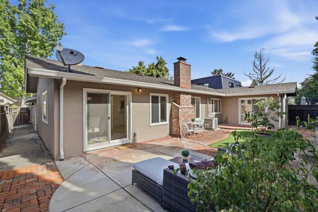 2125 Harkins Avenue, Menlo Park, CA 94025