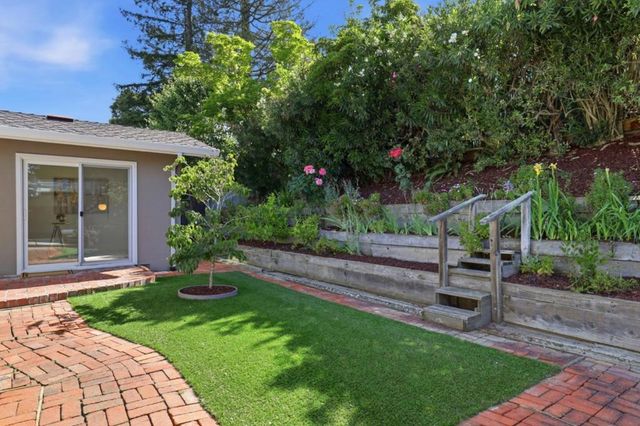 2125 Harkins Avenue, Menlo Park, CA 94025